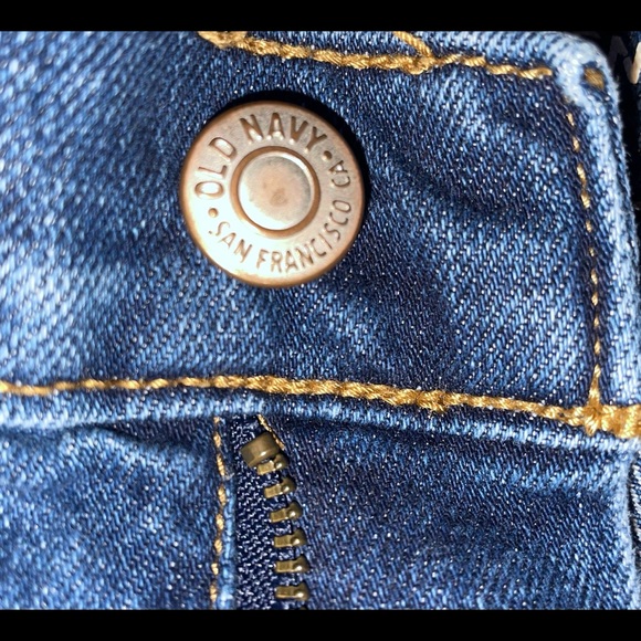 Old Navy Denim Shorts Size 4 Boyfriend Style - Picture 4 of 5